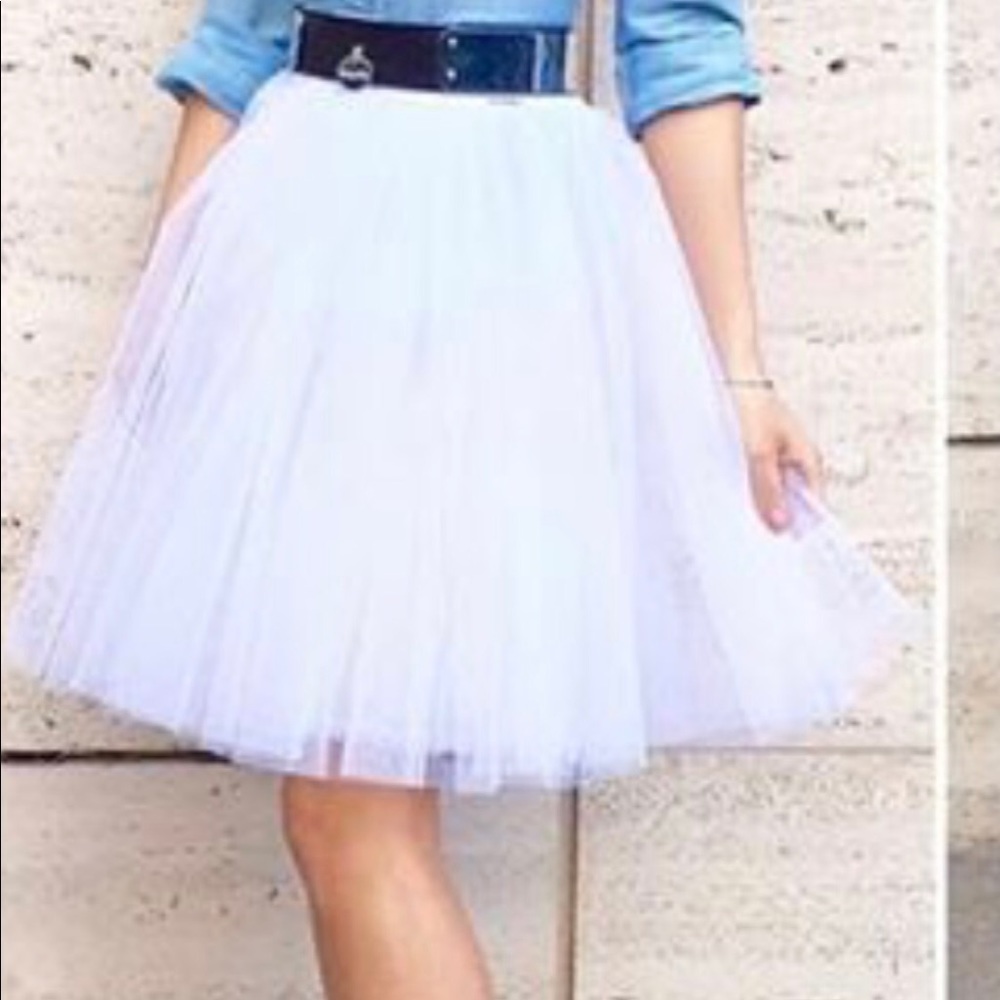 Poofy white cute skirt